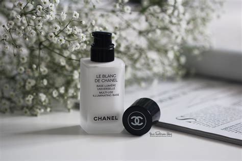 chanel base de teint eclaircissant|chanel le blanc review.